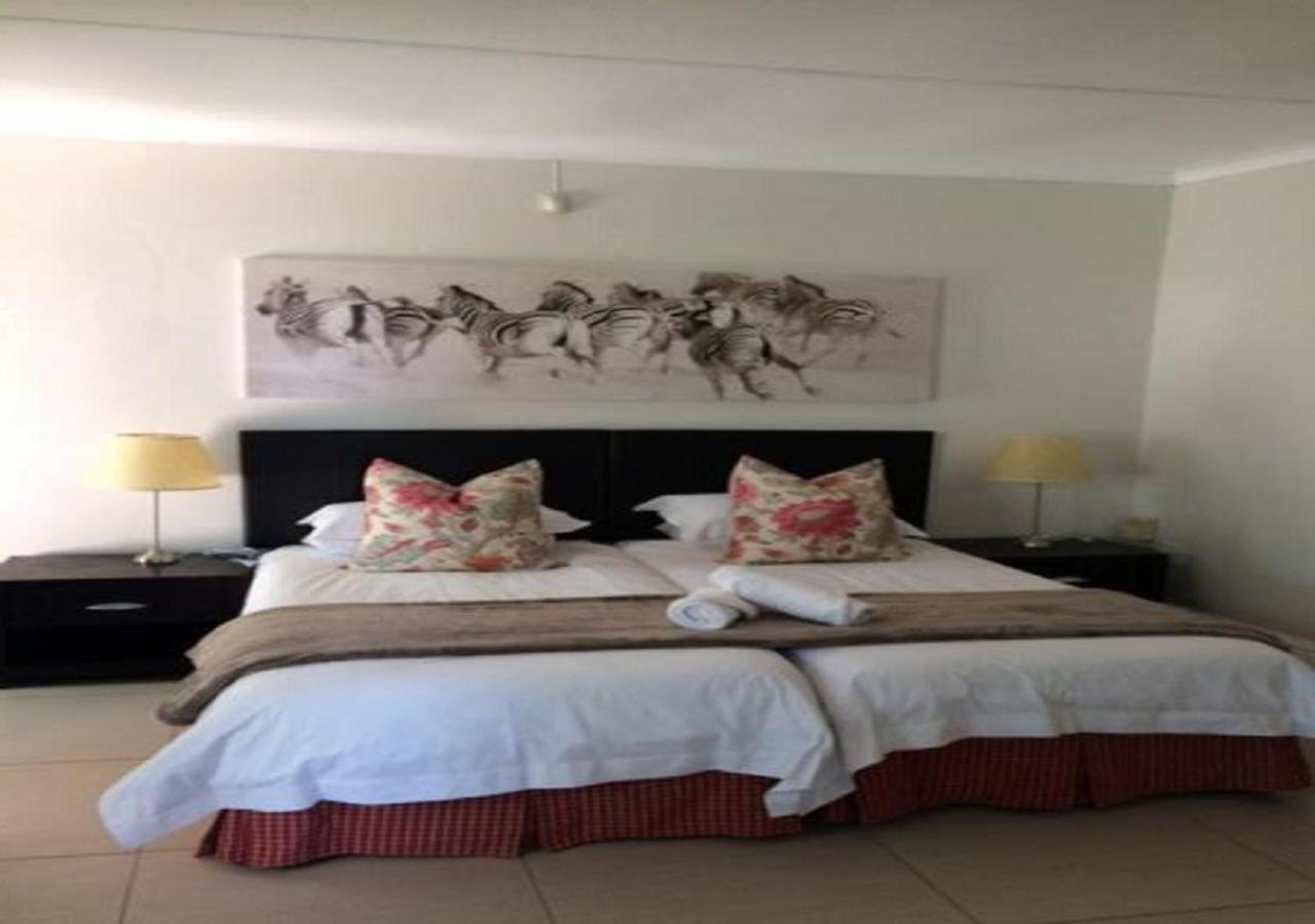 Wagon Wheel Country Lodge Beaufort West Exterior foto